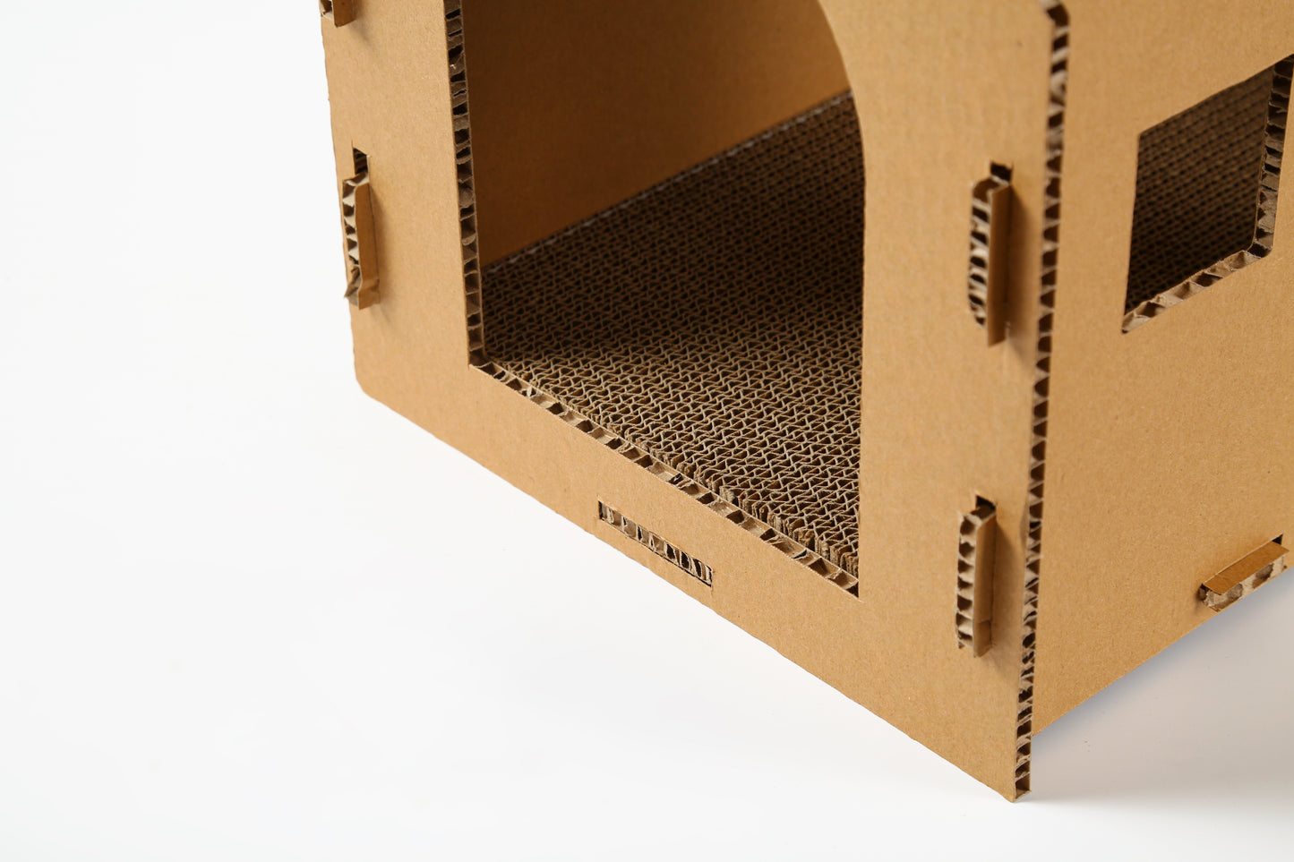 ネコトクラス　キャットハウス　ダンボールハウス（家型爪とぎ）