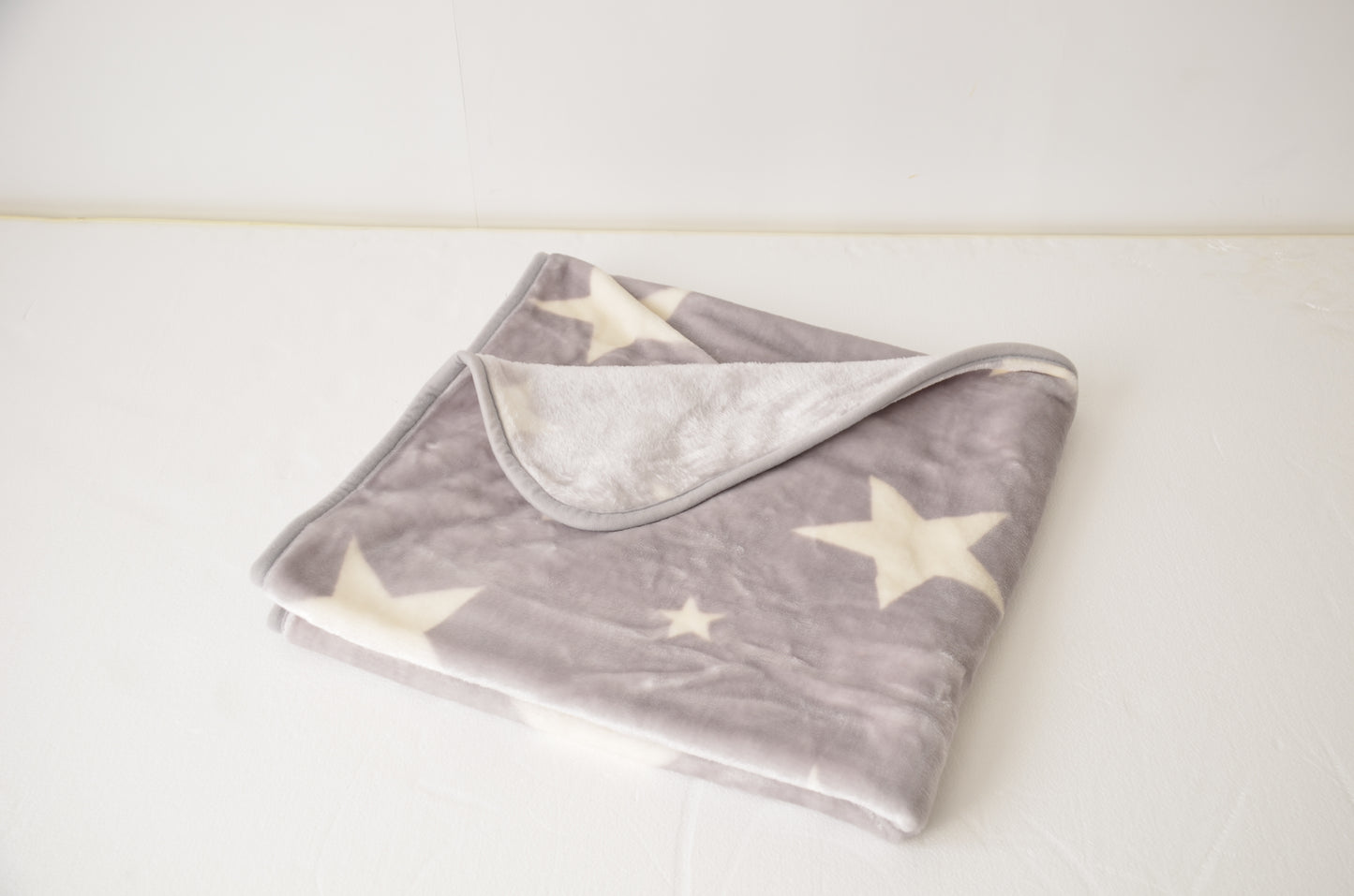 ふんわりあったか密度1.9倍 超マイクロファイバー毛布 スター柄 100x140cm ハーフケット