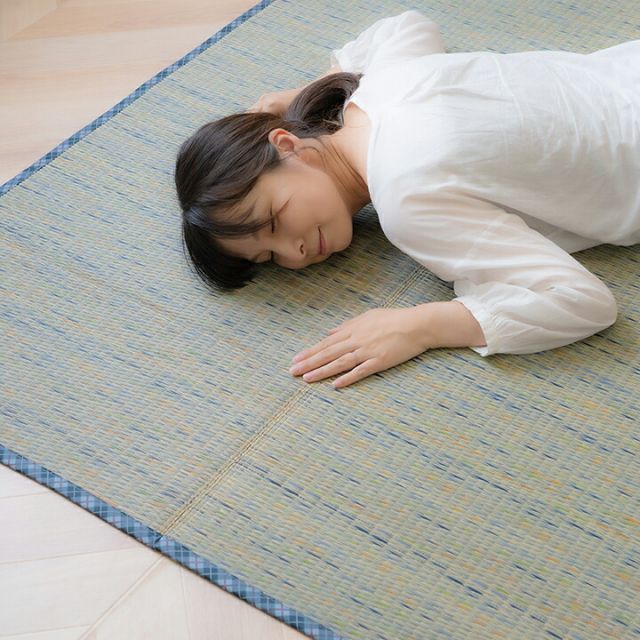 い草 畳 自然素材 カーペット ラグ インテリア 夏用 節電 無地 涼しい チェック柄 シンプル おしゃれ 滑り止め クッション性 約120×180cm