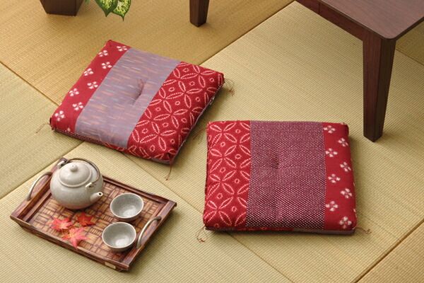 和柄 小座布団 エンジ 2枚組 側サイズ 約40×40cm 製品サイズ 約37×37cm 綿100％ 日本製 〔リビング 居間 店舗〕代引NG クッション・座布団 クッション