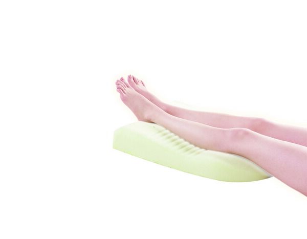 スーパSALE10倍＆4時間限定10％OFF 足枕/フットピロー カバー付き 『エアロフロー』 日本製 〔リフレクソロジー リラックスグッズ〕