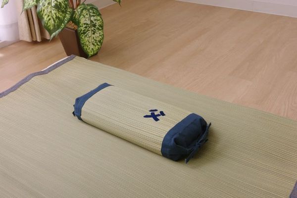 消臭 い草枕/ピロー 約30cm×15cm 日本製 抗菌 防臭 吸湿 汗臭軽減 高さ調整 洗濯不要 中材：パイプ 角枕代引NG