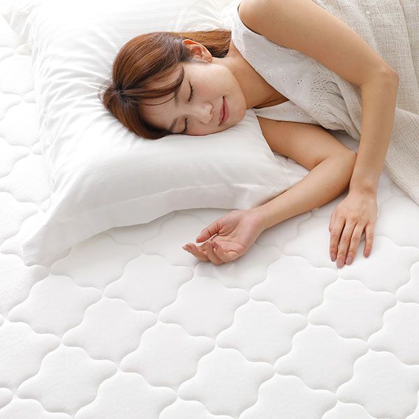 快眠 ボンネルコイルマットレス 寝具 クイーンサイズ 高密度 キルト生地 耐久性 ムレにくい 一年保証 コンパクト 圧縮ロール梱包 一年中快適