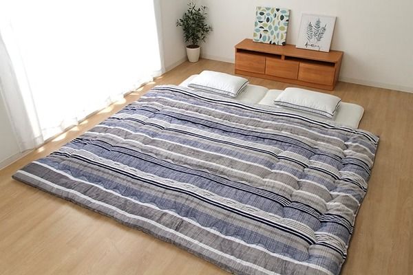 ファミリー対応 掛け布団/寝具 ストライプ ニードル レッド 約190×190cm 2人用 洗える 〔寝室 ベッドルーム〕代引NG