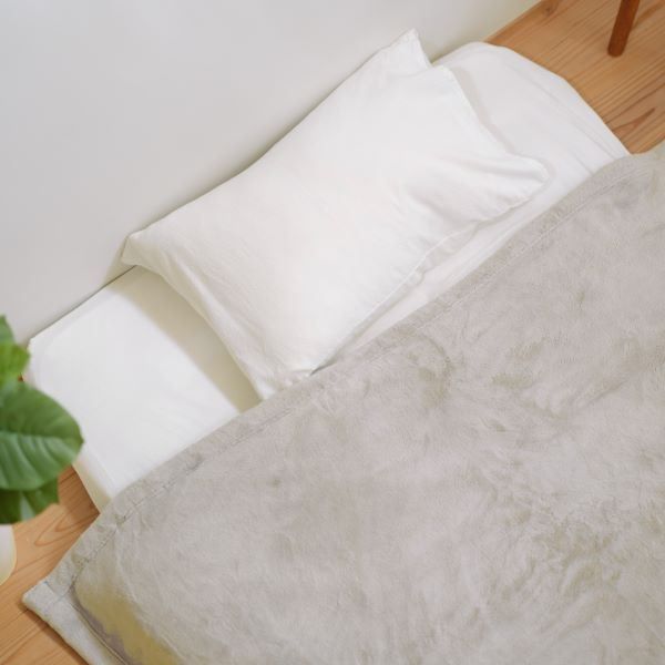 スーパSALE10倍＆4時間限定10％OFF 毛布 寝具 約140×200cm ベージュ 無地 節電 吸湿発熱機能付き ベッドルーム 寝室 インテリア雑貨 寝室雑貨