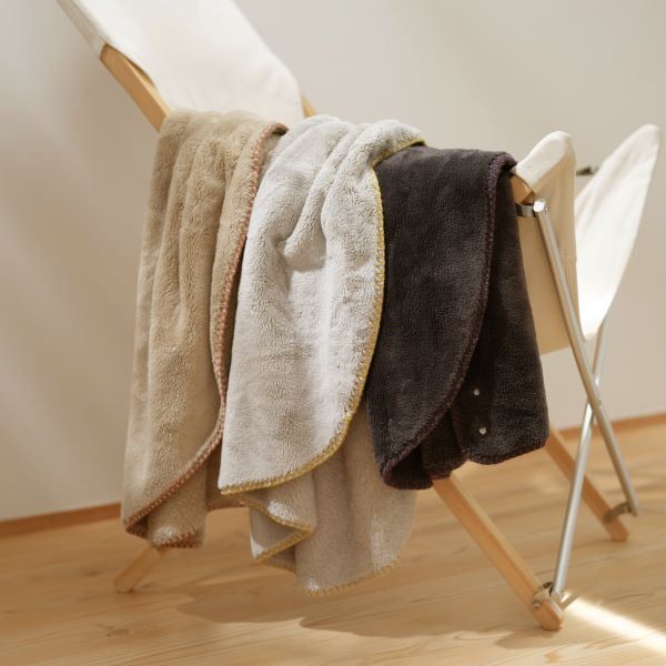 スーパSALE10倍＆4時間限定10％OFF ひざ掛け 約90×90cm ベージュ 吸湿発熱機能 ボタン付き もこもこあったか リビング インテリア雑貨 生活雑貨