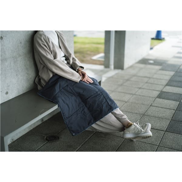 スーパSALE10倍＆4時間限定10％OFF ひざ掛け 約60×85cm グレーベージュ 吸湿発熱 撥水 抗菌 防臭 防ダニ コンパクト収納 超軽量 カポック綿 あったか アウトドア