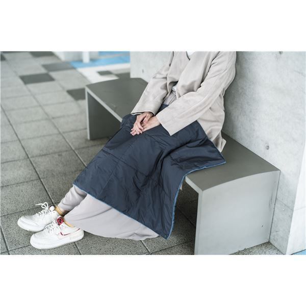 スーパSALE10倍＆4時間限定10％OFF ひざ掛け 約60×85cm グレー 吸湿発熱 撥水 抗菌 防臭 防ダニ コンパクト収納 超軽量 カポック綿 あったか アウトドア