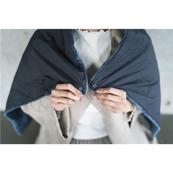 スーパSALE10倍＆4時間限定10％OFF ひざ掛け 約60×85cm カーキ 吸湿発熱 撥水 抗菌 防臭 防ダニ コンパクト収納 超軽量 カポック綿 あったか アウトドア