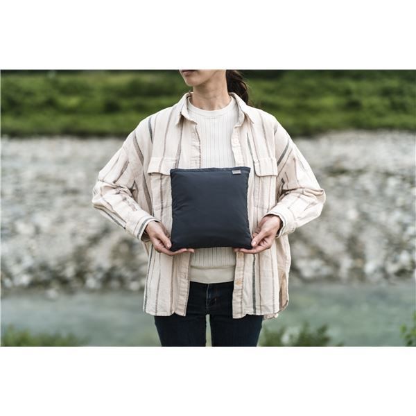 スーパSALE10倍＆4時間限定10％OFF ひざ掛け 約60×85cm カーキ 吸湿発熱 撥水 抗菌 防臭 防ダニ コンパクト収納 超軽量 カポック綿 あったか アウトドア