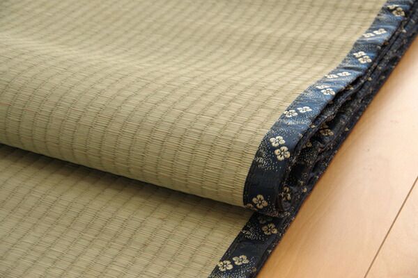 日本製 い草 上敷き/ラグマット 糸引織 江戸間6畳 約261×352cm 抗菌 防臭 調湿機能付き 梅花 〔リビング〕代引NG