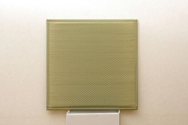 日本製 い草 ユニット畳/置き畳 【82×82×2.3cm 6枚 ナチュラル3枚 ブラック3枚】 中材：低反発ウレタン＋フェルト 遮音 対騒音【代引NG】