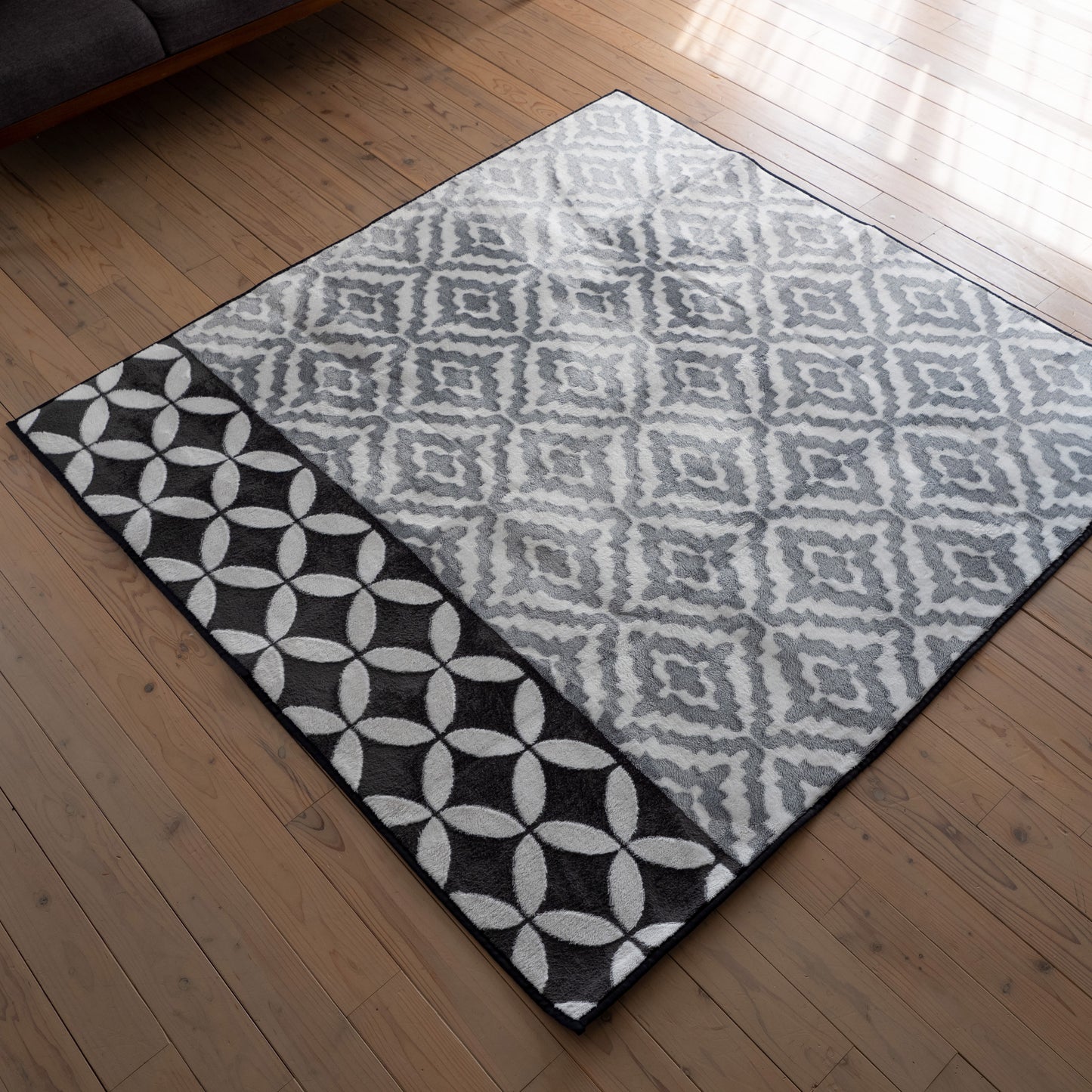 北欧デザインモロッカン柄　ジャガード織ボリューム洗えるラグ  床暖　ホットカーペット対応